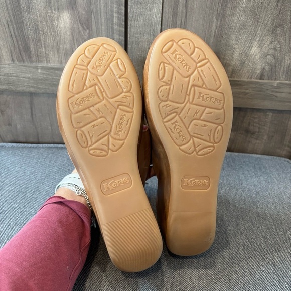 Women's Tan Wedge Sandals - Picture 10 of 12